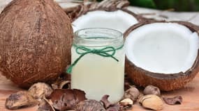De l'huile de noix de coco. (Illustration)
