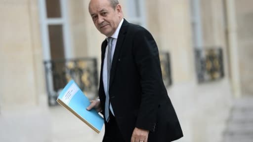 Le ministre de la Défense Jean-Yves Le Drian le 14 novembre 2015 à Paris