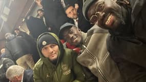 Khabib Nurmagomedov, Idrissa Gueye et Oumar Niasse à Anfield lors de Liverpool-PSG (0-1, 1 t.a.b. 4), le 11 mars 2025