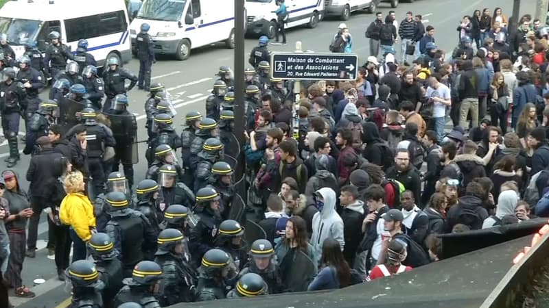 Trois interpellations ont eu lieu ce jeudi place Stalingrad à Paris lors d'un rassemblement en amont d'une manifestation de jeunes contre la loi Travail.