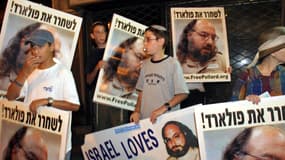 Des manifestants récalment la libération de Jonathan Pollard, à Jerusalem, le 18 juin 2005