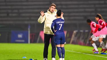 Sakina Karchaoui et son entraîneur au PSG, Jocelyn Prêcheur