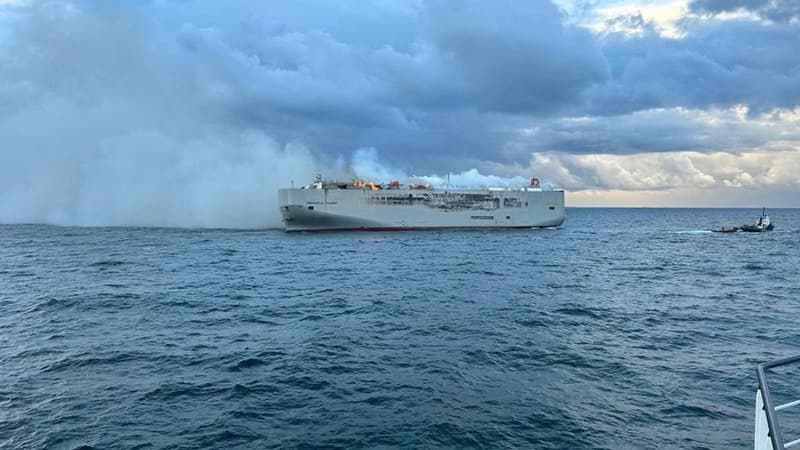 L'incendie sur le cargo au large des Pays-Bas pourrait durer plusieurs jours