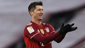 L'attaquant polonais du Bayern Munich, Robert Lewandowski, lors du match de la 18e journée de Bundesliga à domicile contre le Borussia Moenchengladbach, le 7 janvier 2022 