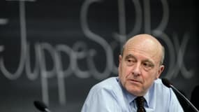 Alain Juppé, maire de Bordeaux s'adresse à des étudiants à Bordeaux, le 2 avril 2015