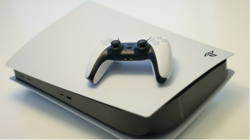 PS5 : quelles différences entre la version digitale et standard ?
