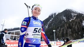 La biathlète française Lou Jeanmonnot après sa victoire sur le sprint d'Anterselva le 23 janvier 2025 