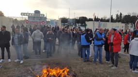 L'action des salariés devant le CEA Cadarache ce mardi matin.