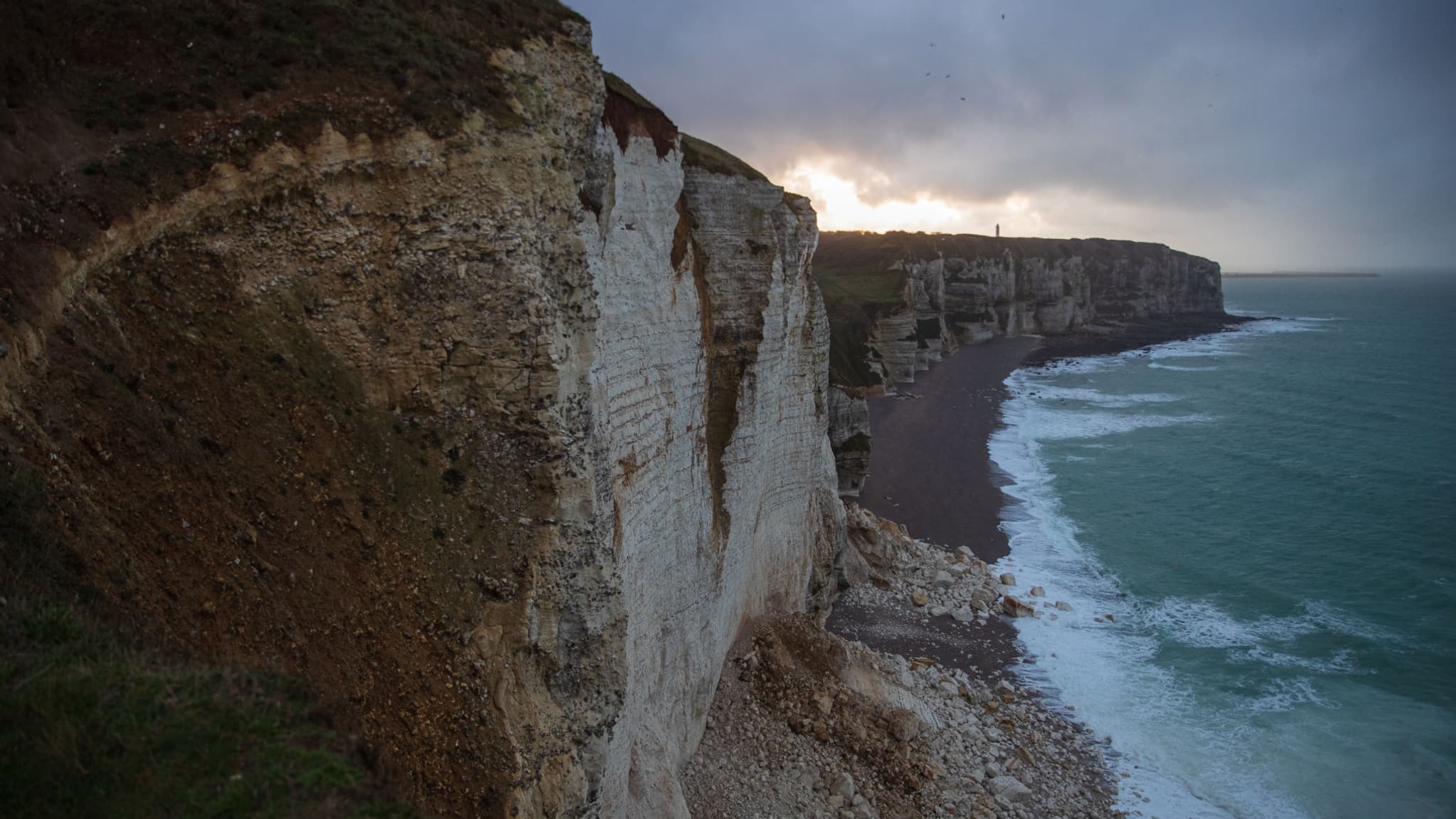 Une falaise d'Étretat (Seine-Maritime) après un effondrement, le 4 janvier 2022. Une falaise d'Étretat (Seine-Maritime) après un effondrement, le 4 janvier 2022.