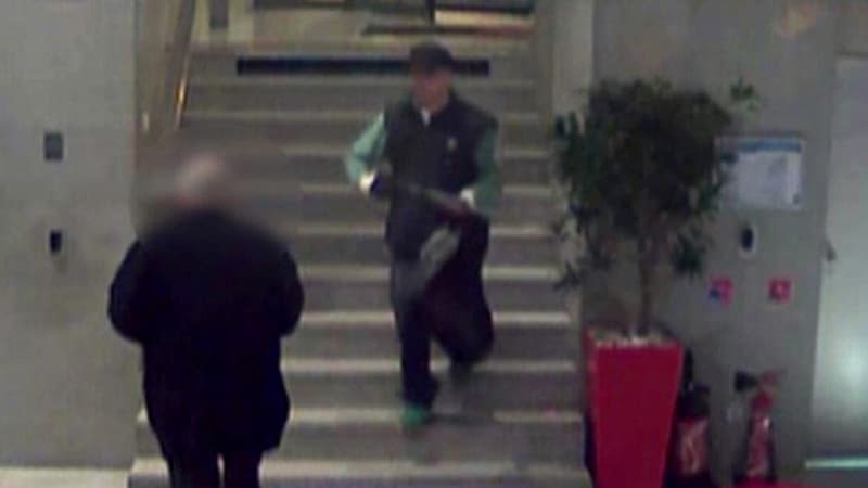 Le 15 novembre 2013, il avait fait irruption dans les locaux de BFMTV muni d'un fusil à pompe.