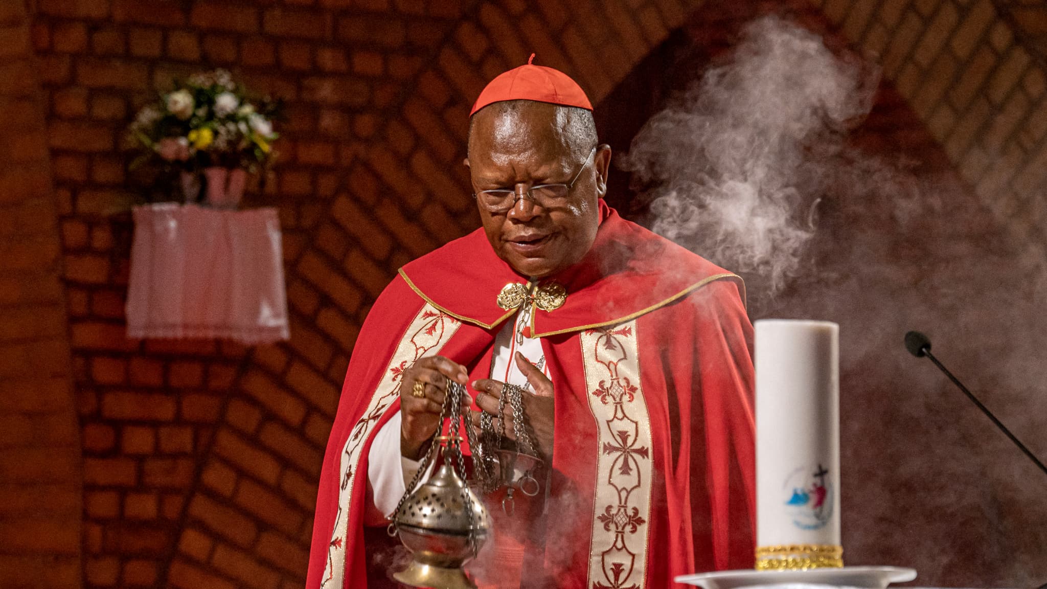 Le cardinal congolais Fridolin Ambongo Besungu dirige une messe en commémoration du défunt pape François à la cathédrale Notre-Dame du Congo à Kinshasa, le 21 avril 2025. Le cardinal congolais Fridolin Ambongo Besungu dirige une messe en commémoration du défunt pape François à la cathédrale Notre-Dame du Congo à Kinshasa, le 21 avril 2025.