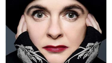 Amélie Nothomb sur la couverture de Soif, son nouveau roman.