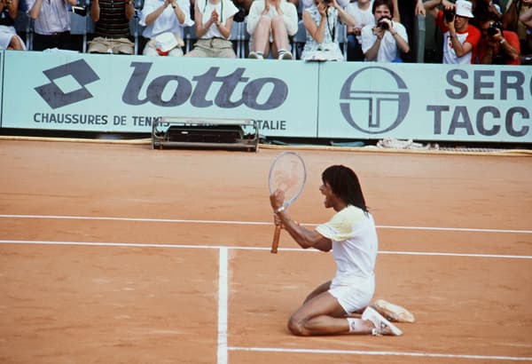 Yannick Noah remporte le tournoi de Roland-Garos le 5 juin 1983.