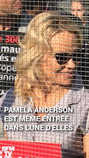 À Paris, Pamela Anderson s’affiche dans une cage pour la cause animale