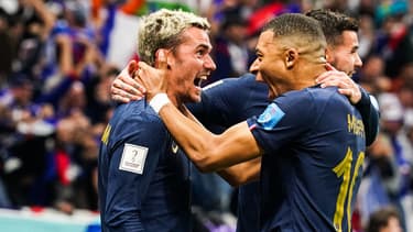 Antoine Griezmann et Kylian Mbappé célèbrent un but lors du Mondial 2022