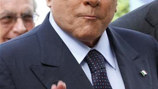 Silvio Berlusconi laisse planer le doute sur sa candidature aux élections générales de 2013 en Italie et se dit persuadé d'être blanchi au terme du procès dans lequel il est accusé d'avoir eu des rapports sexuels tarifés avec une mineure. /Photo prise le