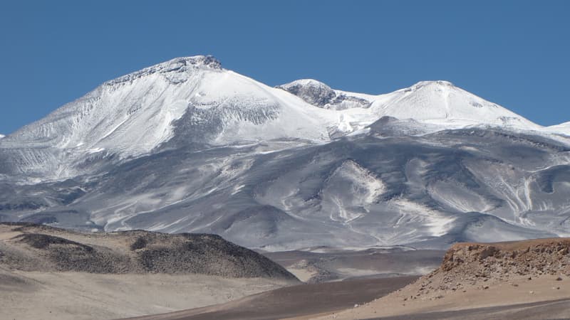Le Nevado Ojos del Salado, le volcan le plus haut du monde, s'élève à 6891 m d'altitude.