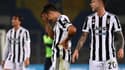 Les attaquants de la Juventus Turin, l'Argentin Paulo Dybala et l'Italien Federico Bernardeschi, après la défaite (2-1) sur la pelouse de l'Hellas Verone, lors de la 11e journée de Serie A, le 30 octobre 2021