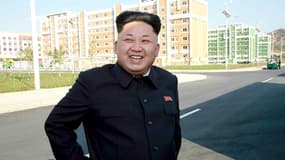 Kim Jong-Un avait disparu depuis plus d'un mois. Le revoilà, dans une série de photos officielles.