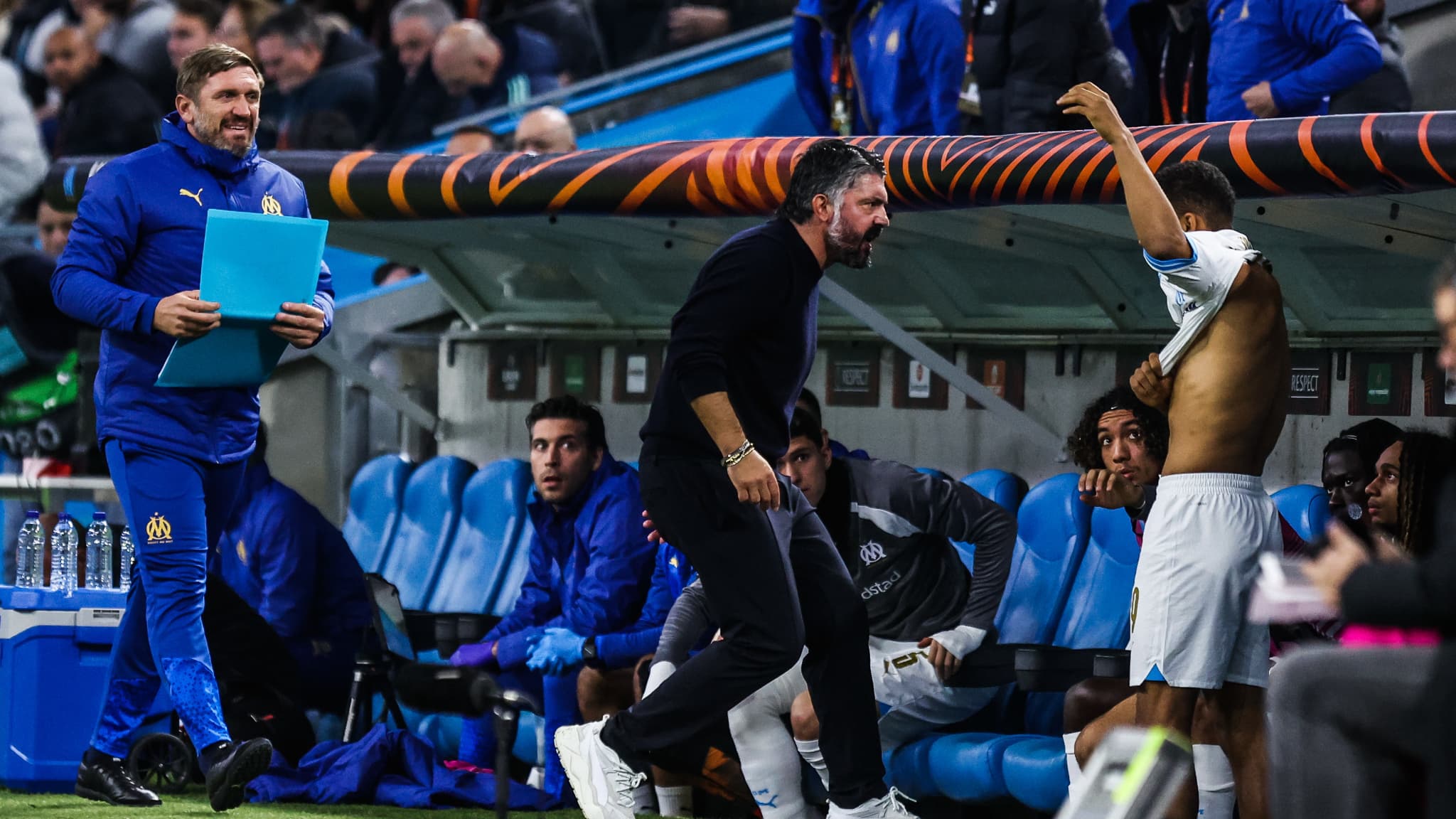 La colère de Gennaro Gattuso contre Iliman Ndiaye avant son entrée en jeu lors d'OM-Ajax (4-3, Ligue Europa), le 30 novembre 2023 La colère de Gennaro Gattuso contre Iliman Ndiaye avant son entrée en jeu lors d'OM-Ajax (4-3, Ligue Europa), le 30 novembre 2023