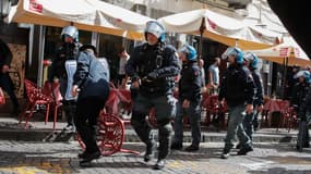 Des policiers lors des incidents en marge de Naples-Francfort en mars 2023
