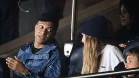 Kylian Mbappé dans les tribunes du Parc des Princes, le 29 octobre 2021