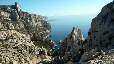 Le corps d'une femme a été retrouvé dimanche dans une calanque entre Marseille et Cassis (ici une photo du massif des Calanques à Marseille).