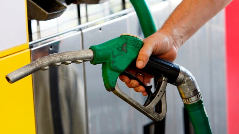 Dans certaines stations-service de la capitale, le litre de sans plomb 98 est vendu jusqu'à 1.86 euros.