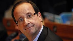 Le socialiste François Hollande se hisse en tête du dernier baromètre de popularité des personnalités politiques françaises établi par l'institut Ipsos pour l'hebdomadaire Le Point, avec 59% d'avis favorables, soit six points de plus que le mois dernier.