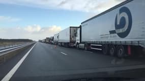 Tempête dans la Gironde : des camionneurs immobilisés sur l'A63 - Témoins BFMTV