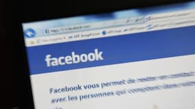 Le gouvernement a reconnu le 16 avril 2015 qu'une cinquantaine de messages sur sa page Facebook, dont plusieurs hostiles au projet de loi sur le renseignement, avaient été "abusivement" supprimés à la suite d'un "dysfonctionnement" de so...