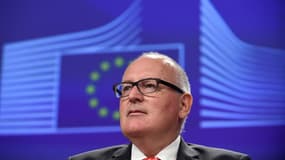 Frans Timmermans lors d'une conférence de presse sur la situation en Pologne le 26 juillet 2017