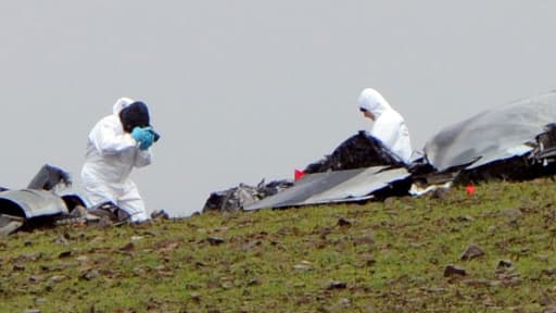 L'avion, un bimoteur de type CASA C-295, s'est écrasé vendredi en Lozère avec à son bord 6 personnes