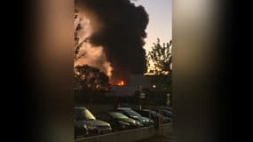 Un important incendie s'est déclaré dans un entrepôt à Villeurbanne.