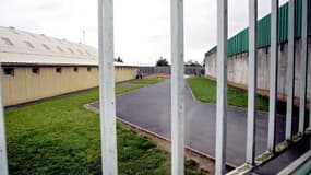 Vue de l'intérieur du centre pénitentiaire de Bapaume, le 20 septembre 2004