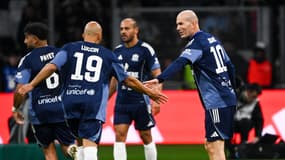 Peter Luccin avec Zinédine Zidane pendant The Universe League à Marseille, le 7 décembre 2025