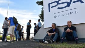 Des salariés de GM&amp;S bloquent pacifiquement un site de PSA ce mercredi.