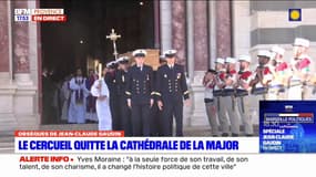 Obsèques de Jean-Claude Gaudin: le cercueil quitte la cathédrale de la Major, porté par les marins-pompiers