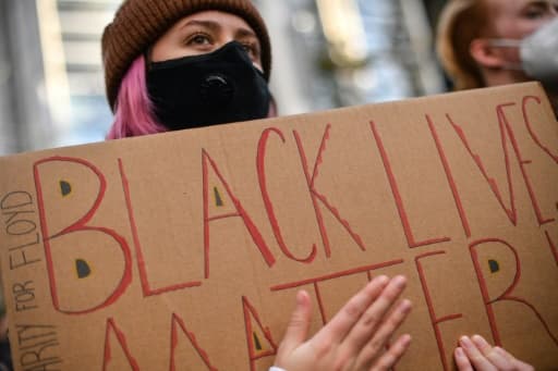 Des dizaines de milliers de personnes ont manifesté à Sydney, en Australie, en hommage à George Floyd et contre le racisme, y compris à l'encontre des Aborigènes, le 6 juin 2020 Des dizaines de milliers de personnes ont manifesté à Sydney, en Australie, en hommage à George Floyd et contre le racisme, y compris à l'encontre des Aborigènes, le 6 juin 2020