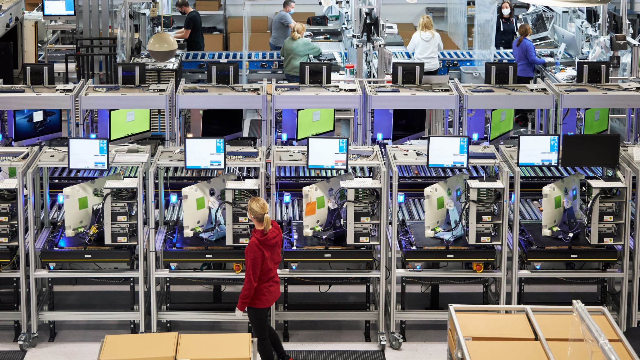La chaîne de production d'iMac à l'usine Apple de Cork (Irlande) La chaîne de production d'iMac à l'usine Apple de Cork (Irlande)
