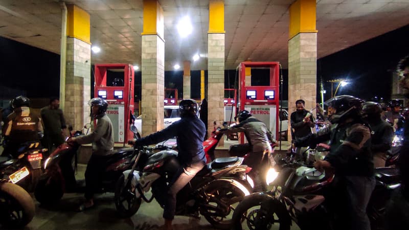 Le Népal écourte la semaine de travail de 6 à 5 jours dans la fonction publique pour économiser du carburant