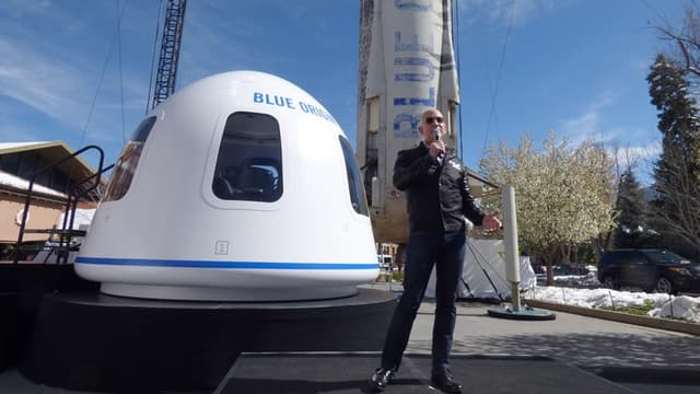 La capsule New Shepard contient six places. Lors de cet essai, l'une d'elle est occupée par un mannequin.