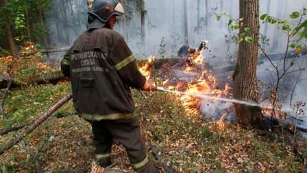 Dans les environs Lukhovitsy, au sud-est de Moscou. L'Institut de radioprotection et de sûreté nucléaire (IRSN) va mesurer de près les éventuelles retombées radioactives en France des incendies en Russie, mais l'organisme se veut rassurant. /Photo prise l