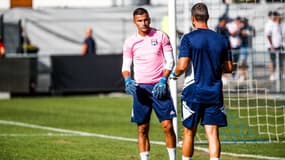 Rémy Vercoutre et Anthony Lopes, le 9 juillet 2022, à Bourg-en-Bresse.