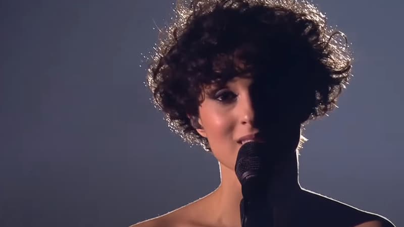 Barbara Pravi durant sa prestation en direct, lors de la finale de l'Eurovision 2021