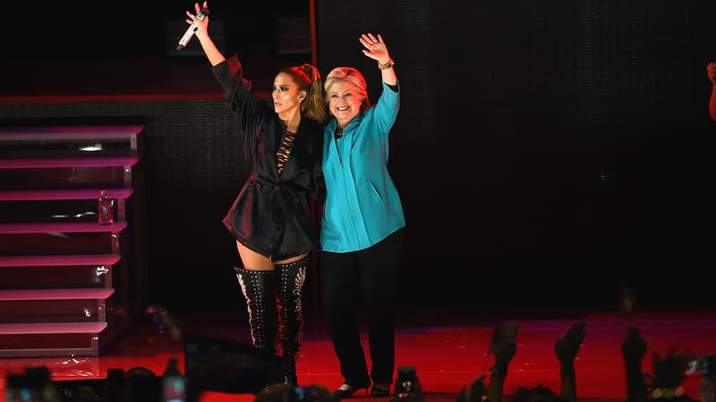 Hillary Clinton sur scène au côté de Jennifer Lopez