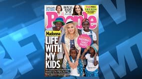 Madonna aux côtés de quatre de ses six enfants, David, Mercy, Estere et Stella