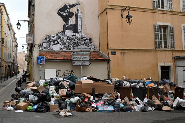 Des poubelles dans Marseille, lors de la grève de décembre 2020. Des poubelles dans Marseille, lors de la grève de décembre 2020.