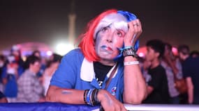 Une supportrice française déçue après la finale de l'Euro