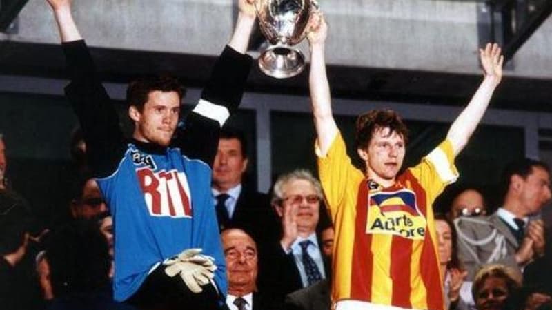 Mickaël Landreau et Réginald Becque lors de la finale 2000 remportée par les Nantais au détriment des Calaisiens (2-1)